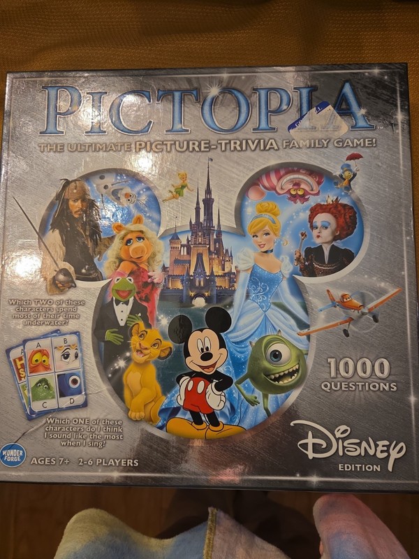Disney Pictopia Disney Edition Family Board Game 1000 Questions Movie & TV Theme