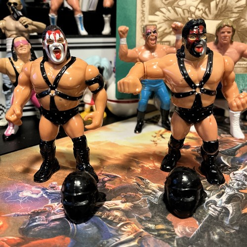 WWF Hasbro Demolition Smash & Crush W/Hoods Tag Te...