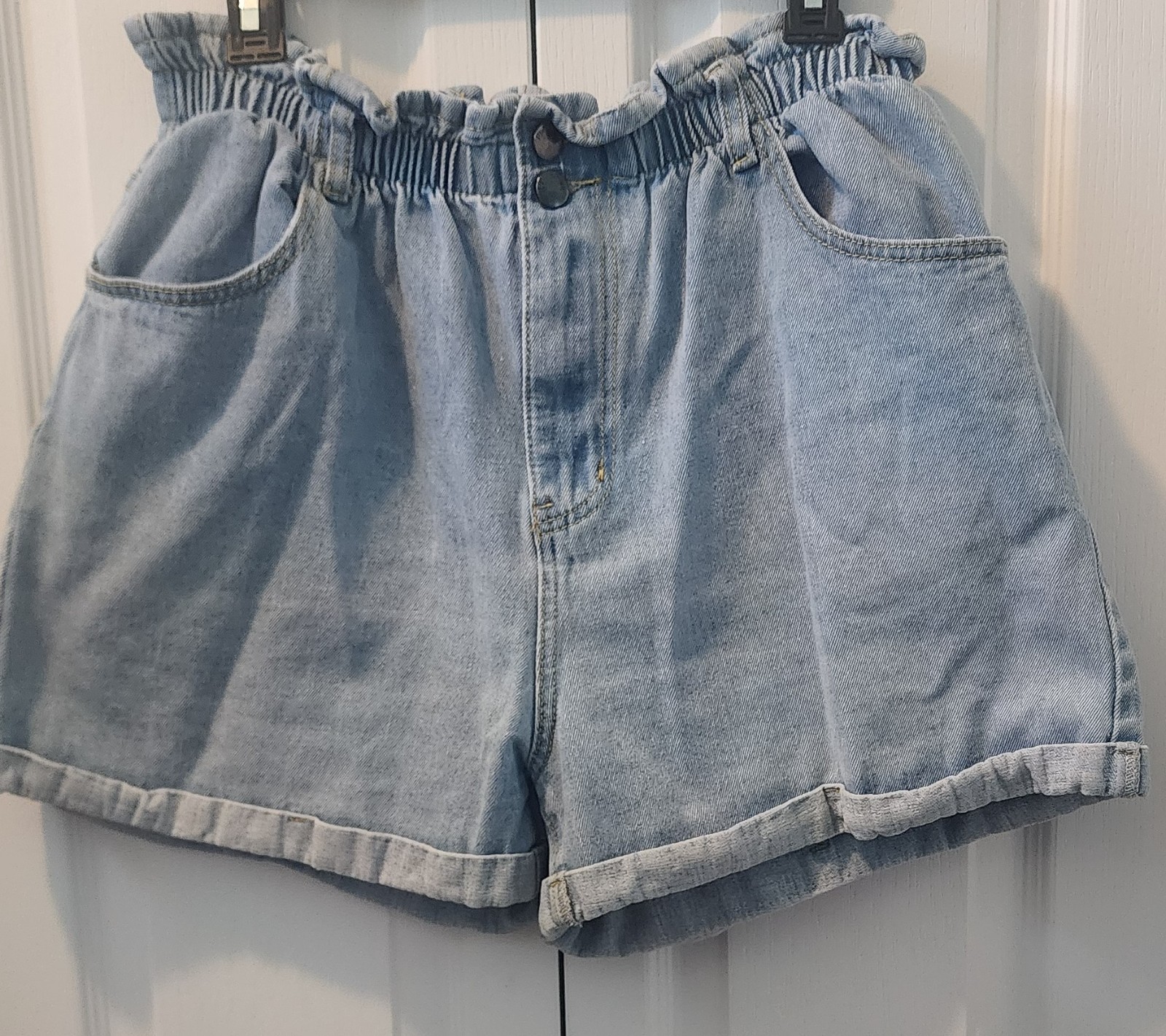 Stonewashed jean shorts in light blue XL