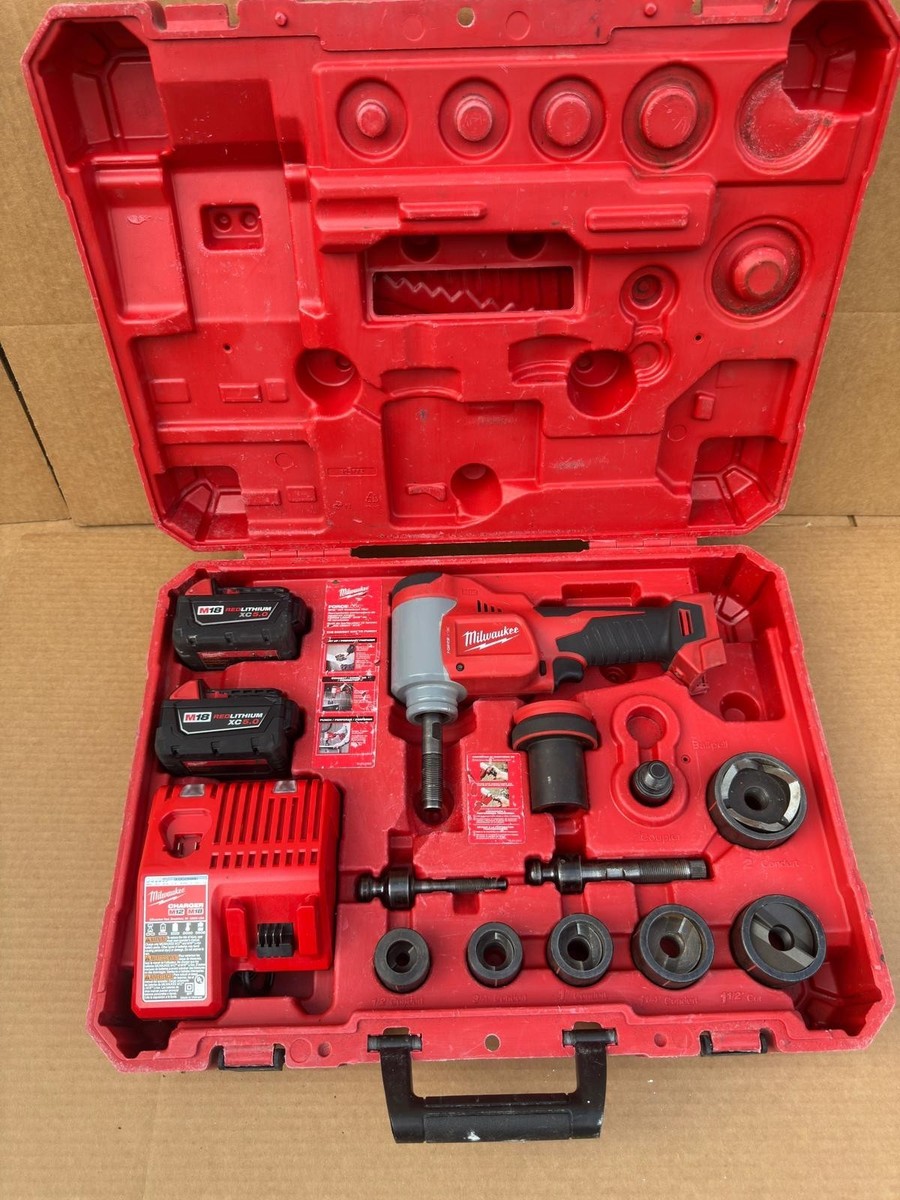 Milwaukee Tool Milwaukee Knockout Set 10 Ton Milwaukee 2676-22 M18