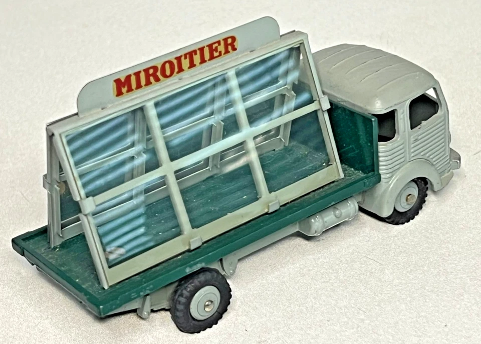 Dinky Toys No. 33C Simca Miroitier Saint-Gobain Truck - Image 3 of 4