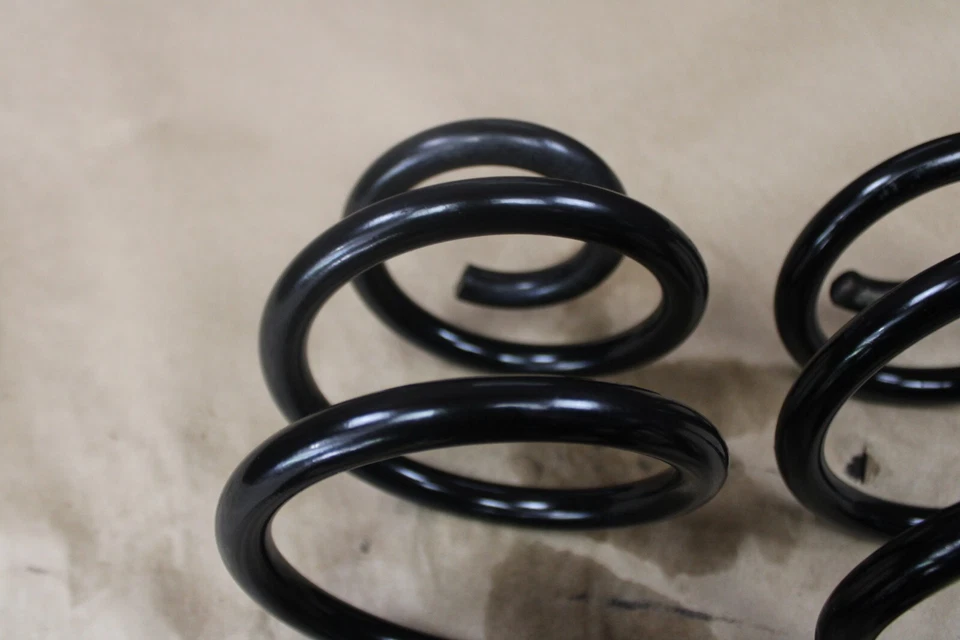 Комплект задних пружин катушки 2007-2014 Escalade GMC Yukon Chevy Tahoe GM от оригинального производителя 25783731 - Изображение 2 из 4