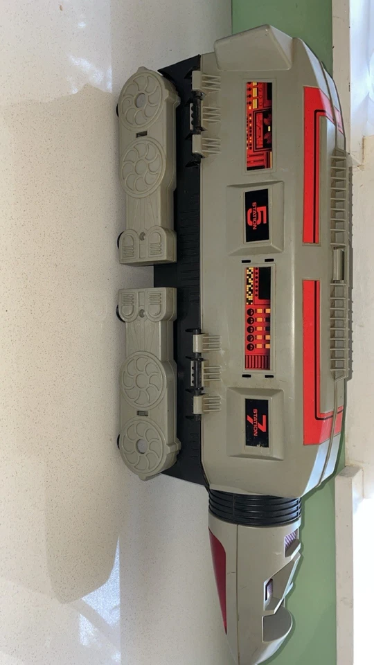 Vintage Tonka 1984 GoBots Transformer Command Center Incomplete but lights work - Imagem 4 de 4