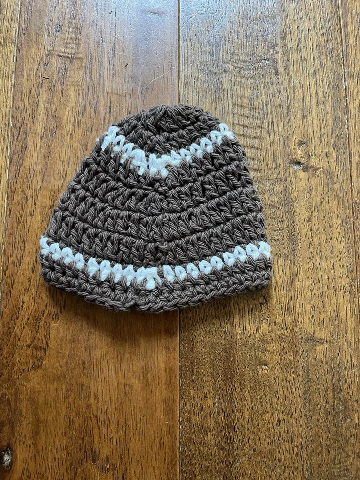 Sombrero de fútbol para bebé infantil hecho a mano de ganchillo casero Foto 2 de 4
