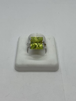 Schöner Ring Sterlingsilber gelb grüner Stein ~ Größe 7,5 ~ 7,1 Gramm