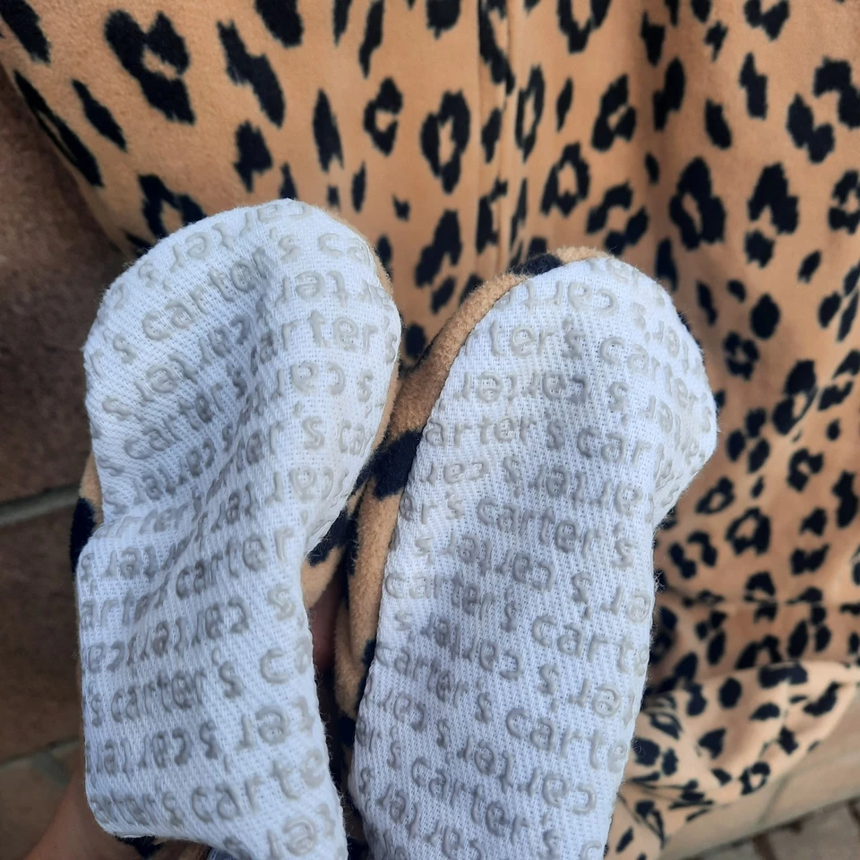 Pijama para dormir Carter's de lana con patas y estampado de leopardo talla 6 marrón negro Foto 3 de 4