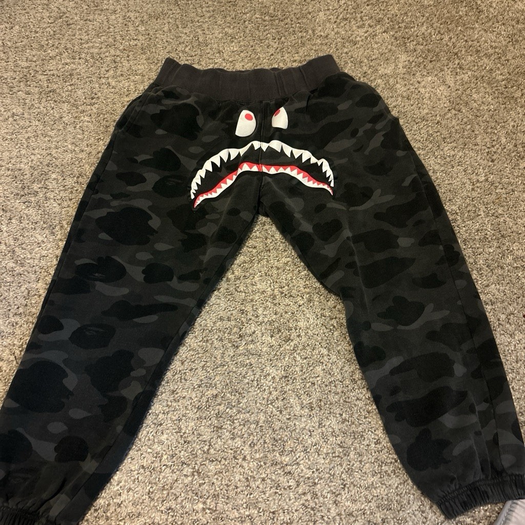 A Bathing Ape BAPE Black/Gray Camo Shark Sweatpants Men's M Pockets
