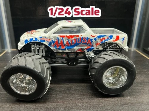 2004 Vintage Mattel Monster Jam 1/24 Madusa Monster Truck Diecast Car.