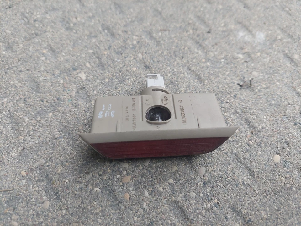 08-14 Mercedes C250 Front/Rear Left/Right Door Light  OEM A2048207901 - Image 2 of 4