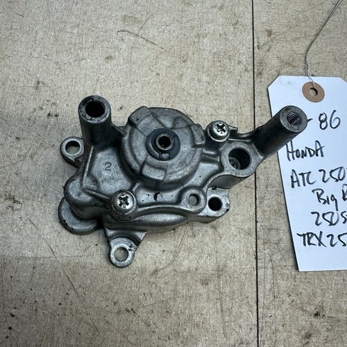 85- 93 HONDA OEM Big Red ATC 250ES 250SX TRX 250 300 Oil Pump Cover - Foto 4 di 23