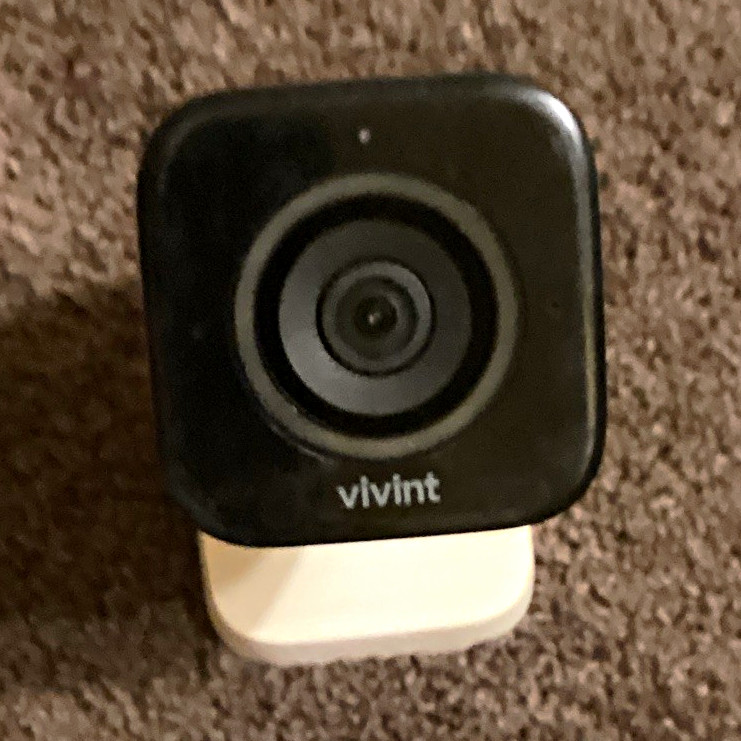 Vivint Indoor Wi-Fi IP/Network Surveillance Camera 1080p Color Black/White