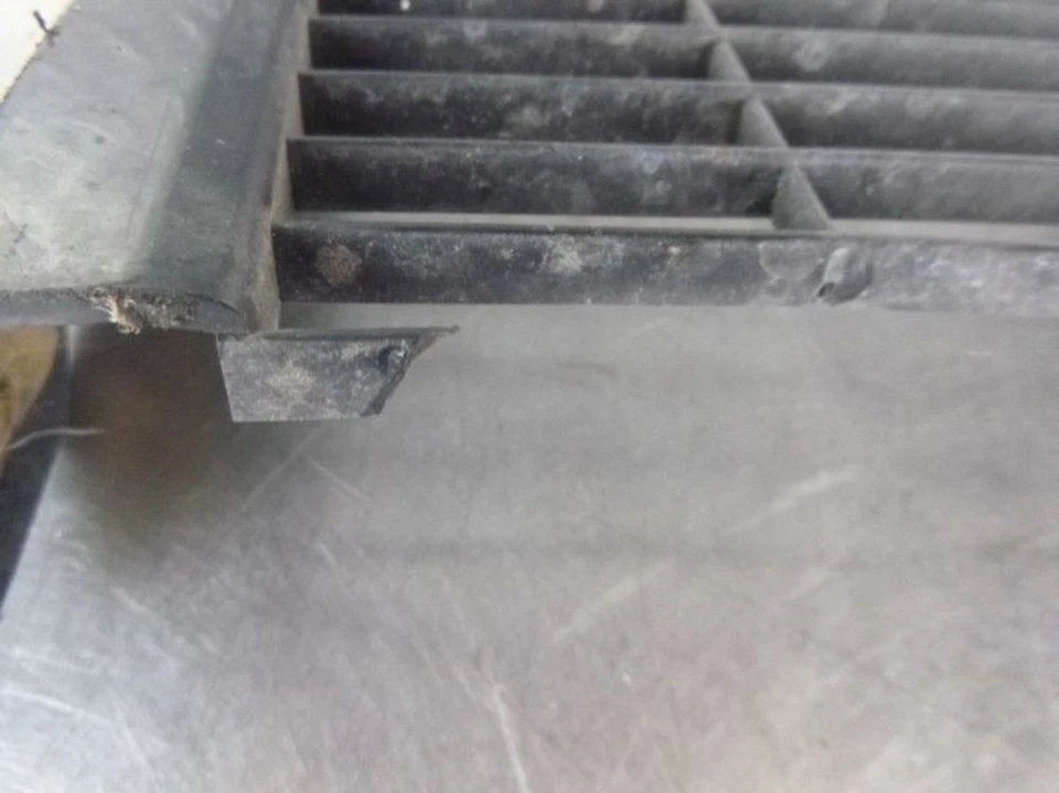 1988 Honda VTR 250 Interceptor Radiator Screen - Image 4 of 4