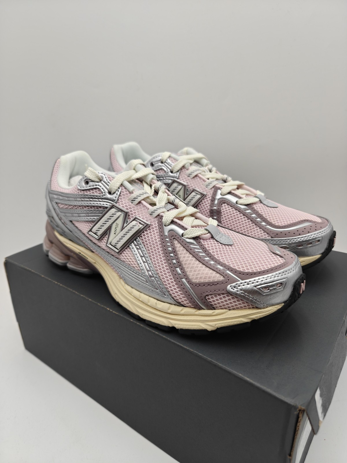 New Balance 1906R Shoes Mens Size 9.5 Pink Grey Mesh Running U1906RNF Sneaker