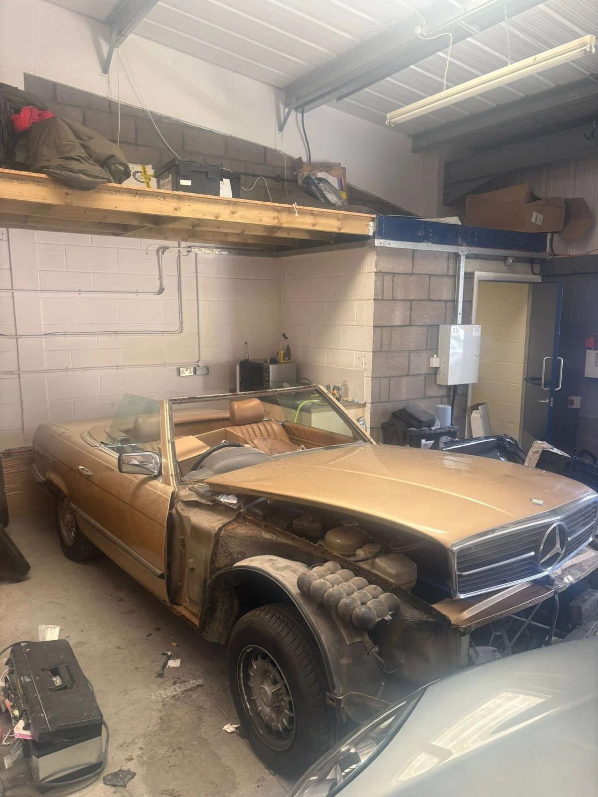1985 Mercedes SL 280 R107 Gold No Reserve Project - Picture 1 of 2