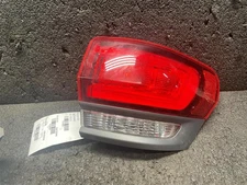 Used Right Tail Light Assembly fits: 2017 Jeep Grand cherokee quarter panel moun