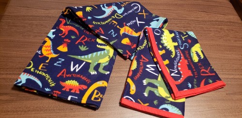 Handmade "Dinosaurs On Navy" Set Of Fleece 34×50in Throw & 30x36in Baby Blanket - Picture 2 of 6