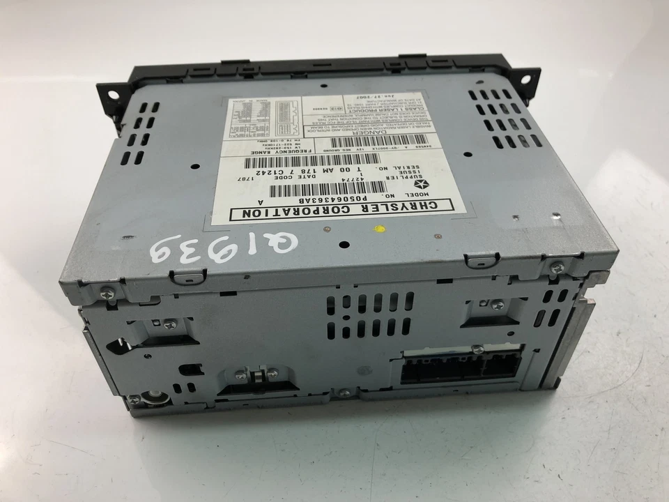 Q1939 JEEP CD RADIO CONTROL P05064363AB [PIN/CODE NOT INCLUDED] - Image 4 of 4