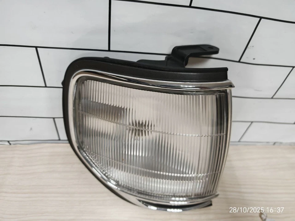 TOYOTA Land Cruiser LJ80 Corner light Lamp Right Only Genuine OEM 81610-60062 - Image 4 of 4