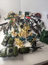 Large Lot of PLASTIC ARMY MEN Green Tan Soldiers Tanks Helicopters Vehicles Guns