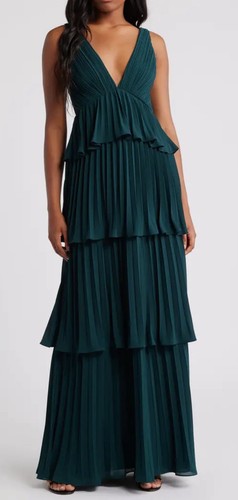 Neu ohne Etikett Lulus Mesmerizing Essence" smaragdgrün plissiert rückenfrei Stufen Maxikleid Gr. S - Bild 1 von 6
