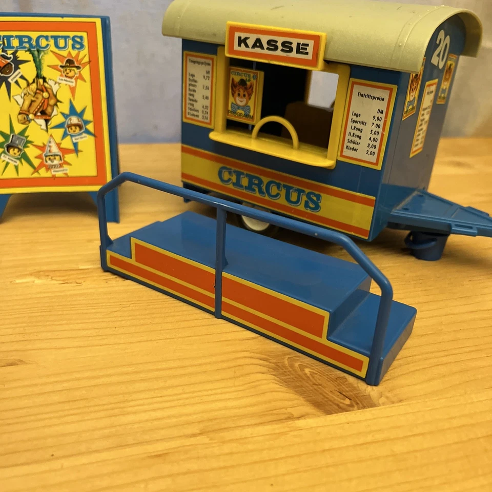Playmobil  : Roulotte D’entrée  De cirque , Perso + Accessoires - Photo 3/4