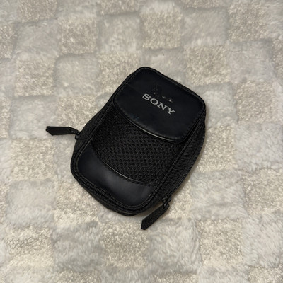 Sony: Cyber-shot LCS-CSQ Digital Camera Carrying Case