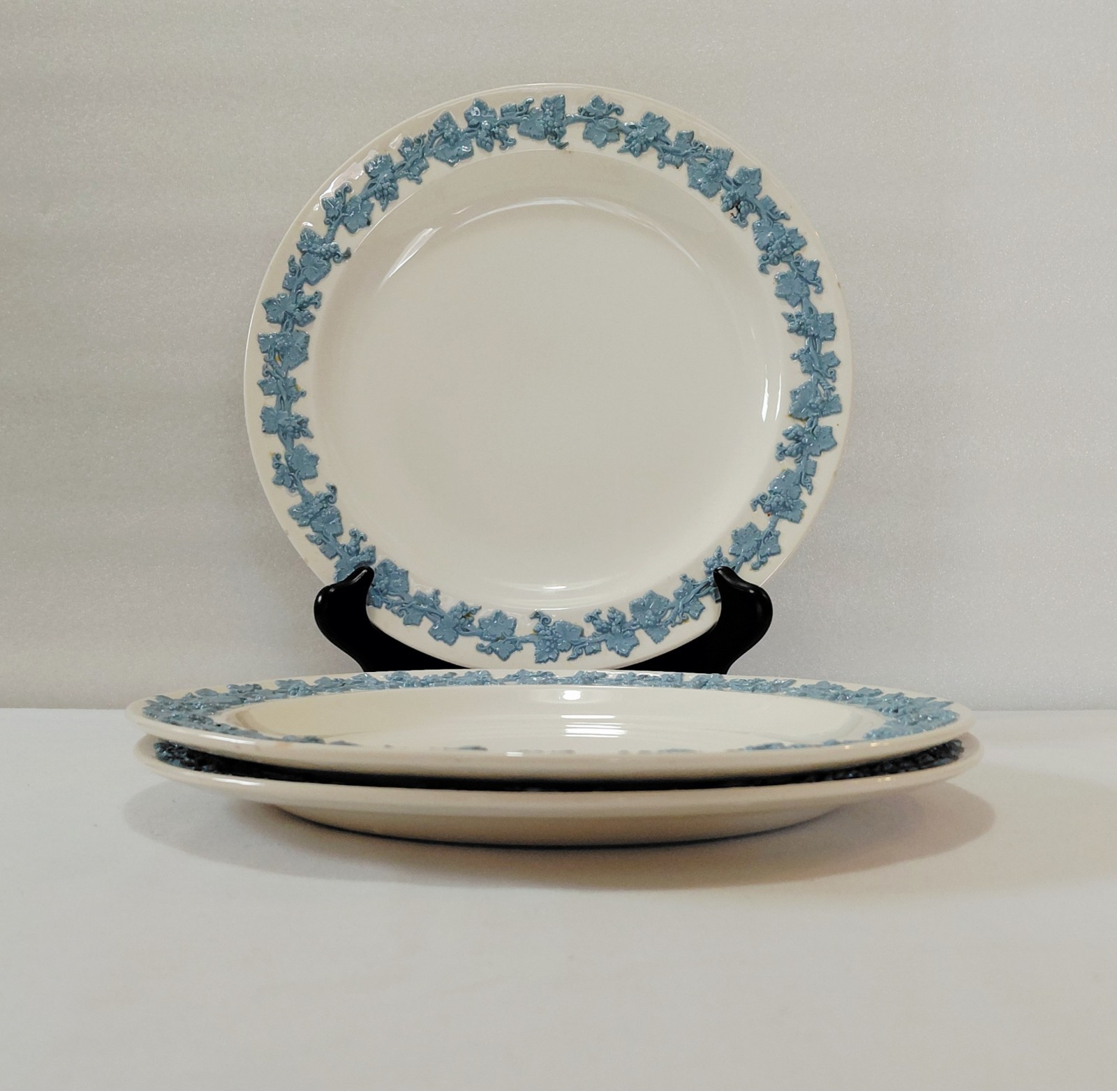 Wedgwood Dinner Plates 10 1/8" Lavender On Cream Plain Edge 