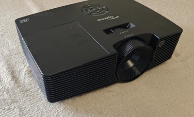 Optoma DS330 Projektor Full 3D DLP 682 Lampenstunden getestet Fernbedienung TOP