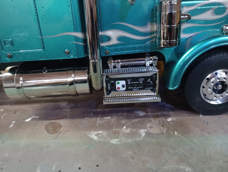 Tamiya Grand Hauler Kenworth With Sound And Light System - Image 4 of 4