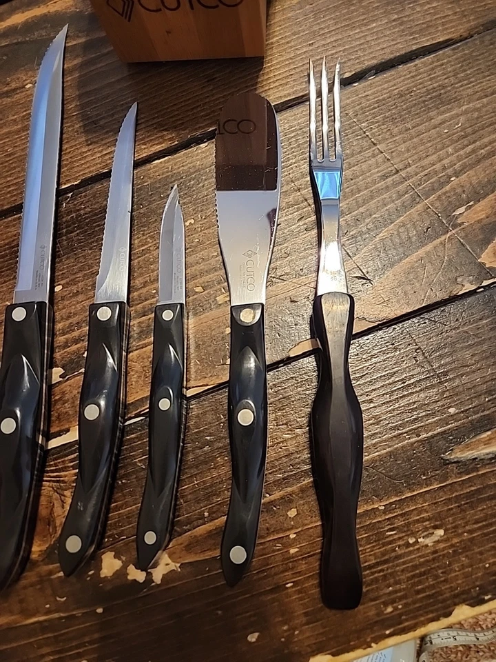 🔪CUTCO Essentials Set Marrón con Bloque de Madera de Roble Juego de 5 Cuchillos 6 Artículos en Total  Foto 3 de 4