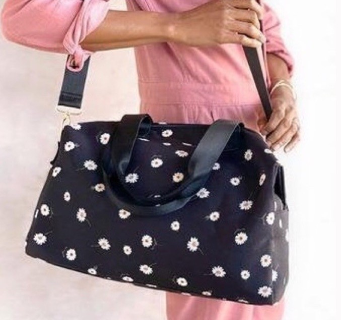 ALICE + OLIVIA by Stacey Bendet Black Daisy Floral Duffel Weekender Bag NEW