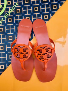 tory burch toe sandals