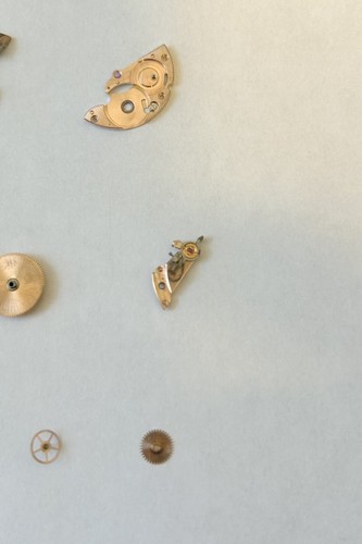Omega Cal 552 Watch Parts Movement Fork Wheel Spring Bridge Escapement Balance - Picture 8 of 10