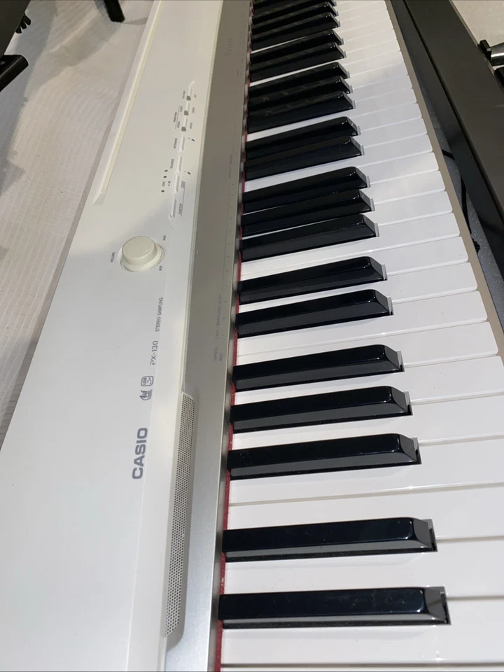 Casio Privia PX-130WE con soporte y pedales Foto 3 de 4