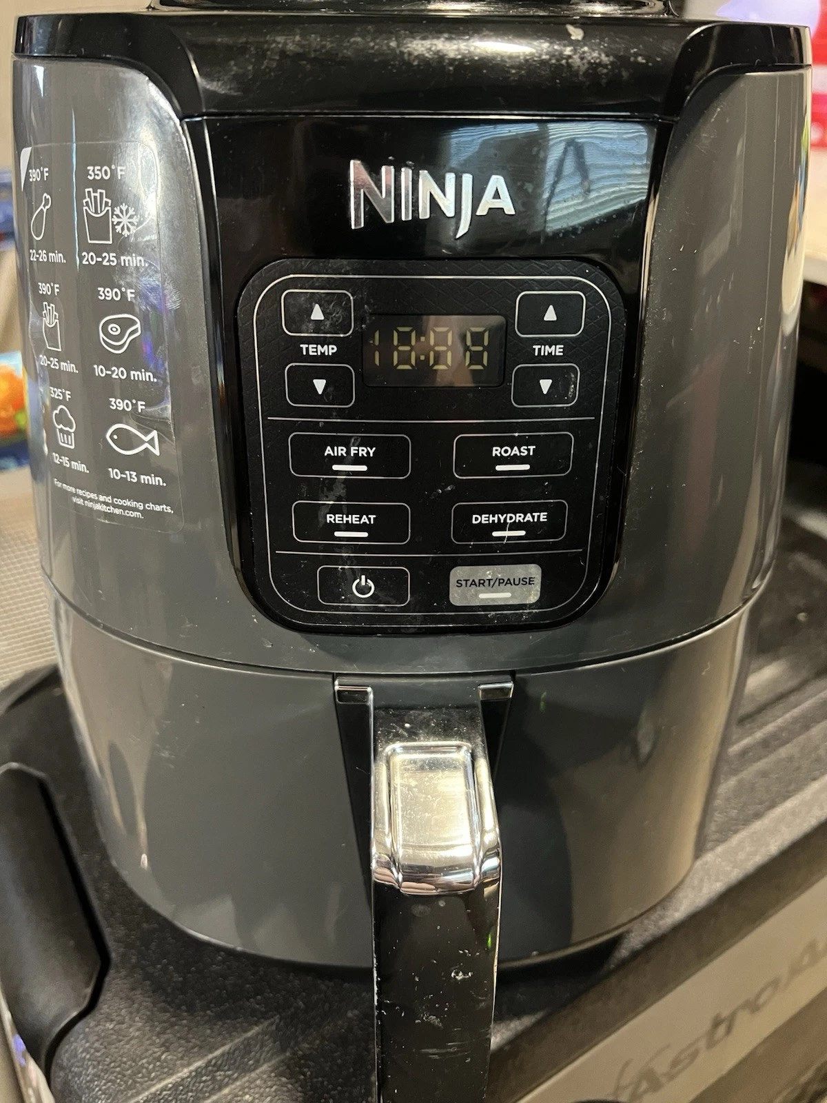 Ninja AF101 JM1 4 Qt Black Air Fryer 1550W Timer Temp Control Basket Rack
Opens in a new window or t