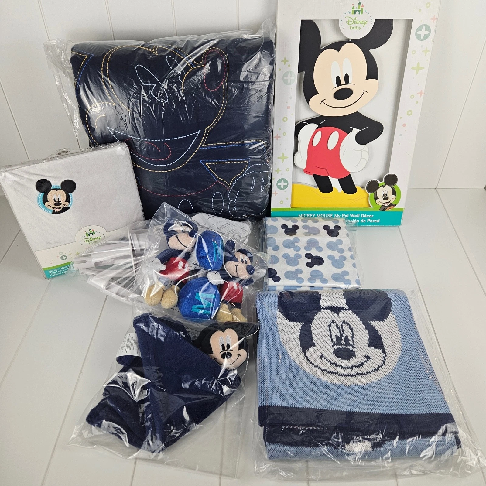Mickey Mouse 10 pc. Crib Bedding Set by Disney
Opens in a new window or tab