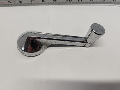 Single Mopar Window Crank Handle 2082958 1960-61 Plymouth Savoy/Plaza/Fury (663)