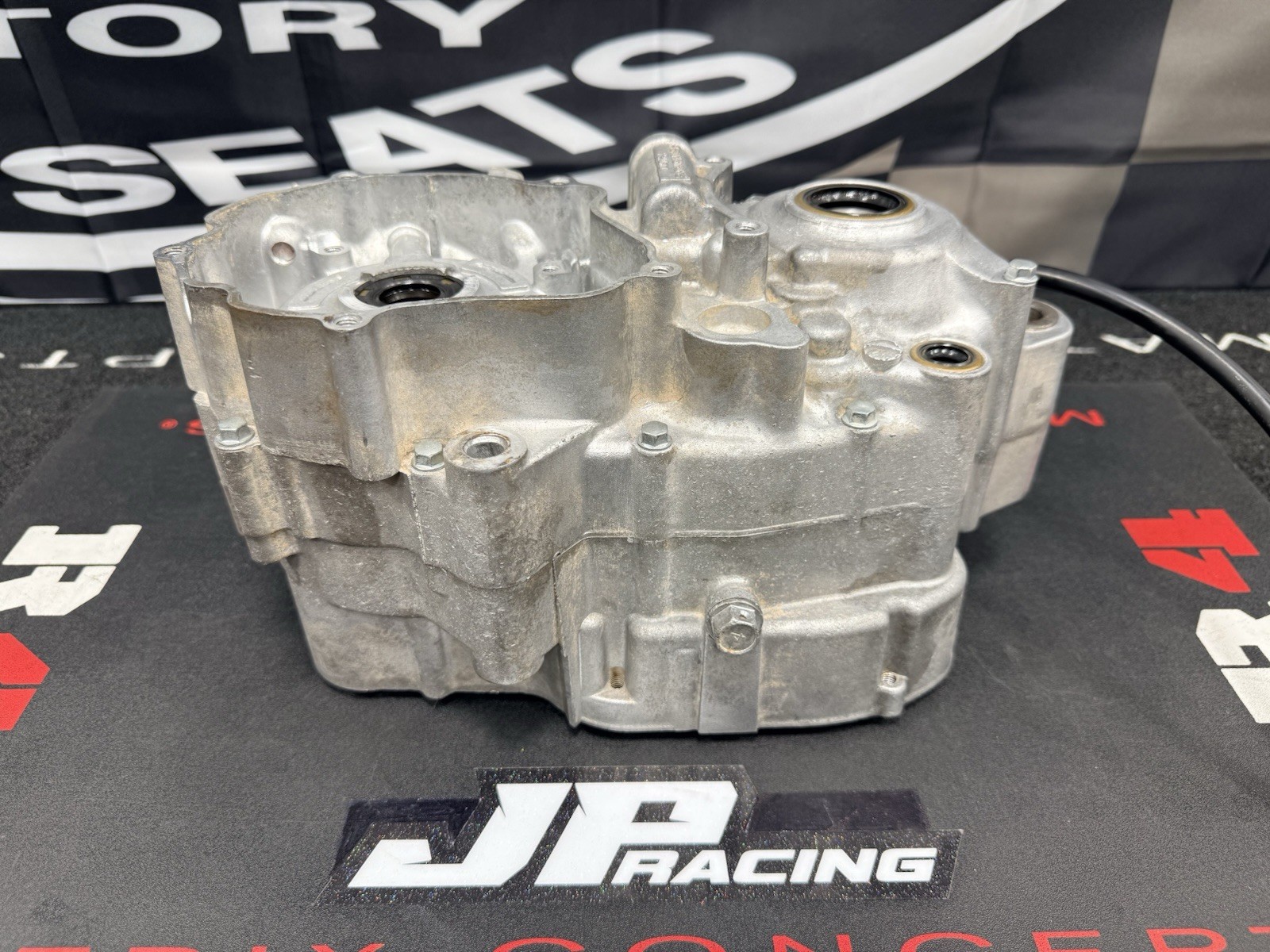 2003 KAWASAKI KX250 OEM Crankcase Set Left & Right! 14001-1307, Good Cases KX250