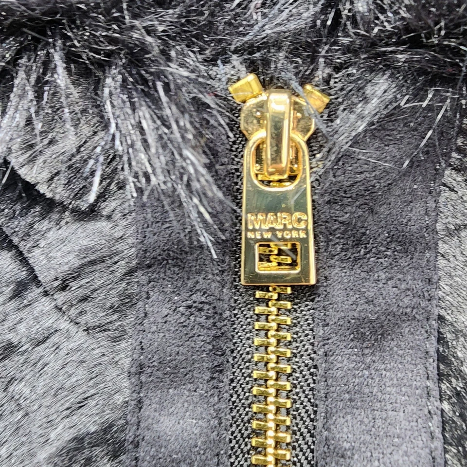 Chaleco Marc New York para mujer 1X negro dorado cremallera completa piel sintética con capucha sin mangas  Foto 4 de 4