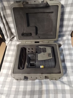PORTER CABLE Robotoolz RT 7610-5 Laser Level w/Case & Pair Of