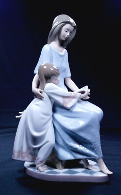 Lladro 5457 Bedtime Story Figurine Mother Reading to Daughter Mint