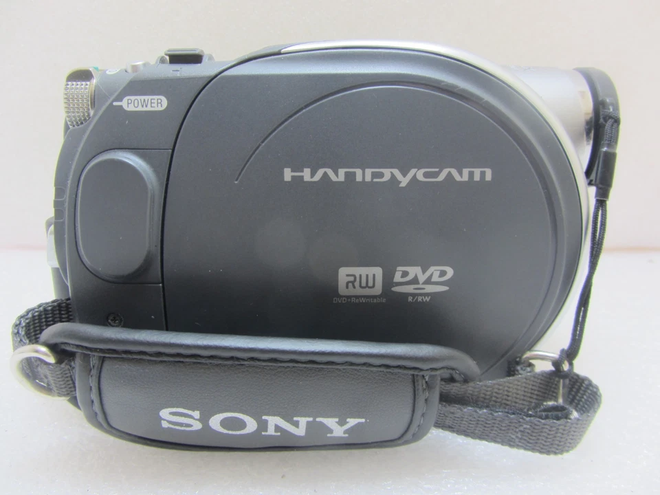 Sony Handycam DCR-DVD205E, Battery, Charger, Discs, Instruction Manual & Case - Image 3 of 4