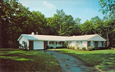 1965 NJ Englishtown Monmouth Heights Home The Jamestown by Levitt Postcard A82