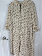 TLC Vintage 1950s/60s Lynn Delle Quilted Floral Housecoat Robe