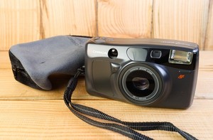 Chinon Pocket Zoom 35mm Compact Film Camera - Excellent Condition