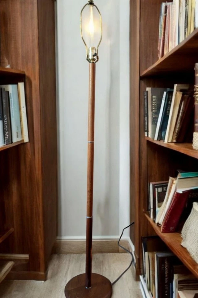 LÁMPARA DE PIE MODERNA DE MEDIADOS DE SIGLO DE TECA ESTILO DANÉS DE COLECCIÓN PANTALLA DE TELA CONO ORIGINAL Foto 3 de 4