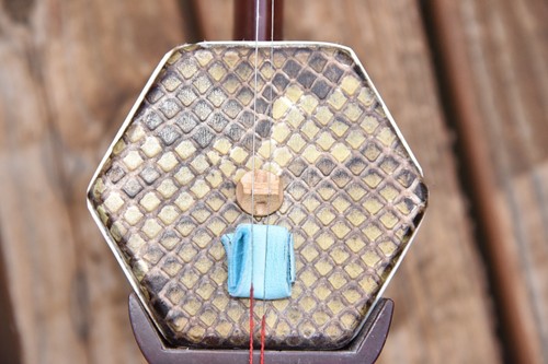 Raoyang Walnut Erhu, in original box, mint, Made in Hebei, China
