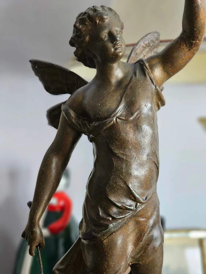 Statue ancienne en régule signée DORIOT - Putto (ange ailé) - 44 cm -XIXe siecle - Photo 1/4
