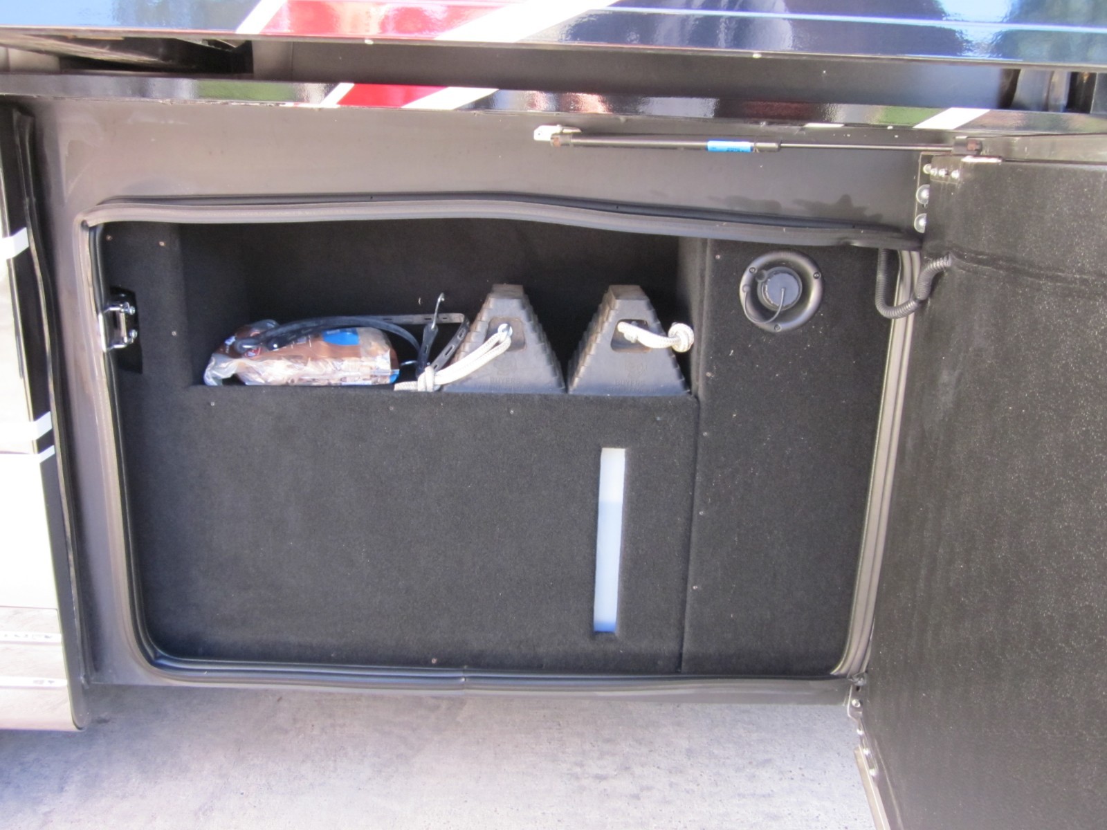 Entegra Coach Cornerstone Series M-45B 605hp Cummins One Owner Low Miles!!