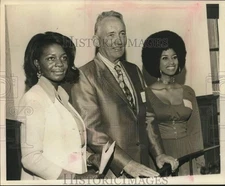 1970 Press Photo Libby Barksdale, Queen of Soul with Others at Event - saa02467